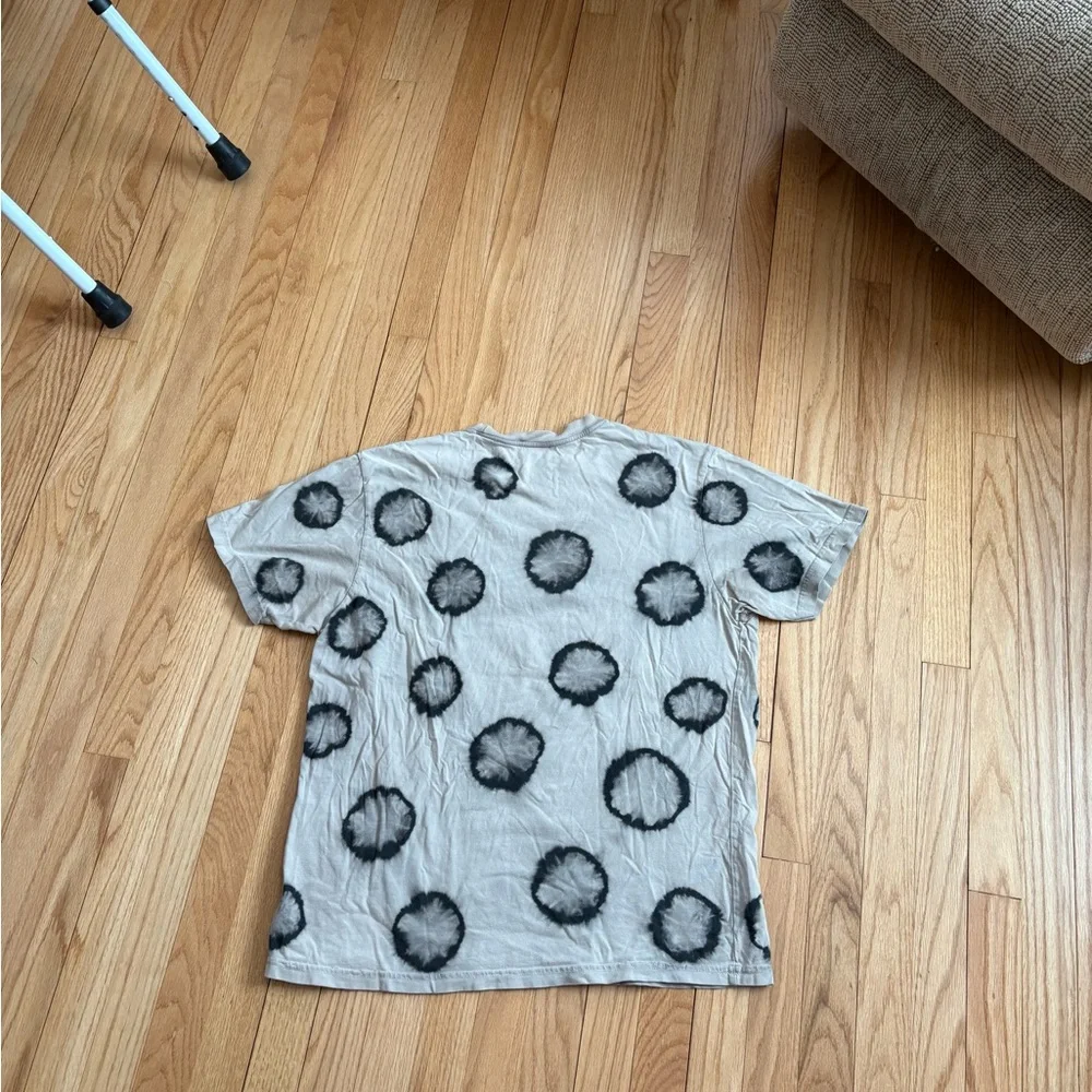 Graphic T-Shirt with Circle Pattern - Picture 3 of 3